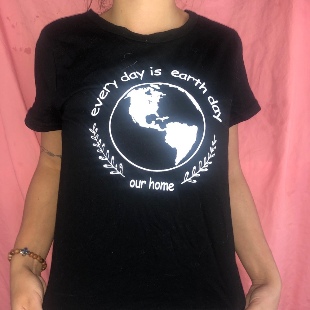 Black graphic tshirt size small